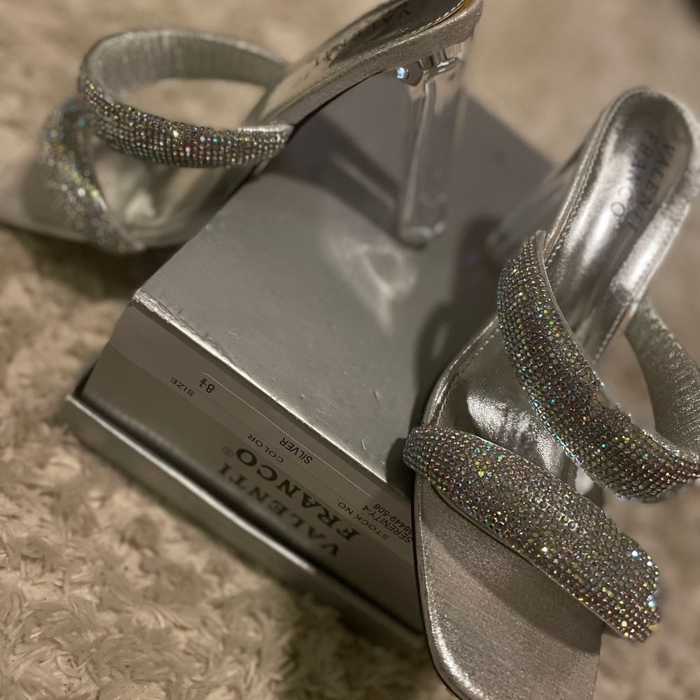 🩶Valenti Franco Silver Glitter Heels🩶 - Picture 4 of 6